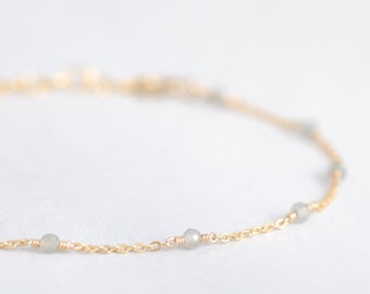 Elegantes Labradorit-Armband, längenverstellbar, grauer Labradorit im sanften Farbverlauf, 14K Gold Filled, Rosé GF oder Sterling Silber