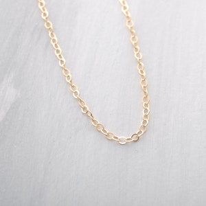 カスタマイズ可能な繊細なネックレス、ルース、カスタムメイドのチェーン、14K ゴールドフィルド