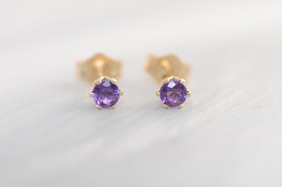 pretty stud earrings