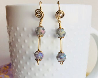 Polka Dot earrings \ Lilac Earrings \ Lavender Earrings \ Glass bead earrings \  Gifts for Her \ Pretty Earrings / Lilac Structure Earrings