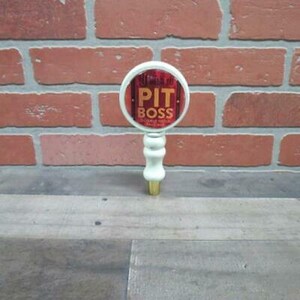 Grifo de cerveza vintage Pit Boss Double India Pale Ale de New Jersey Beer Co.