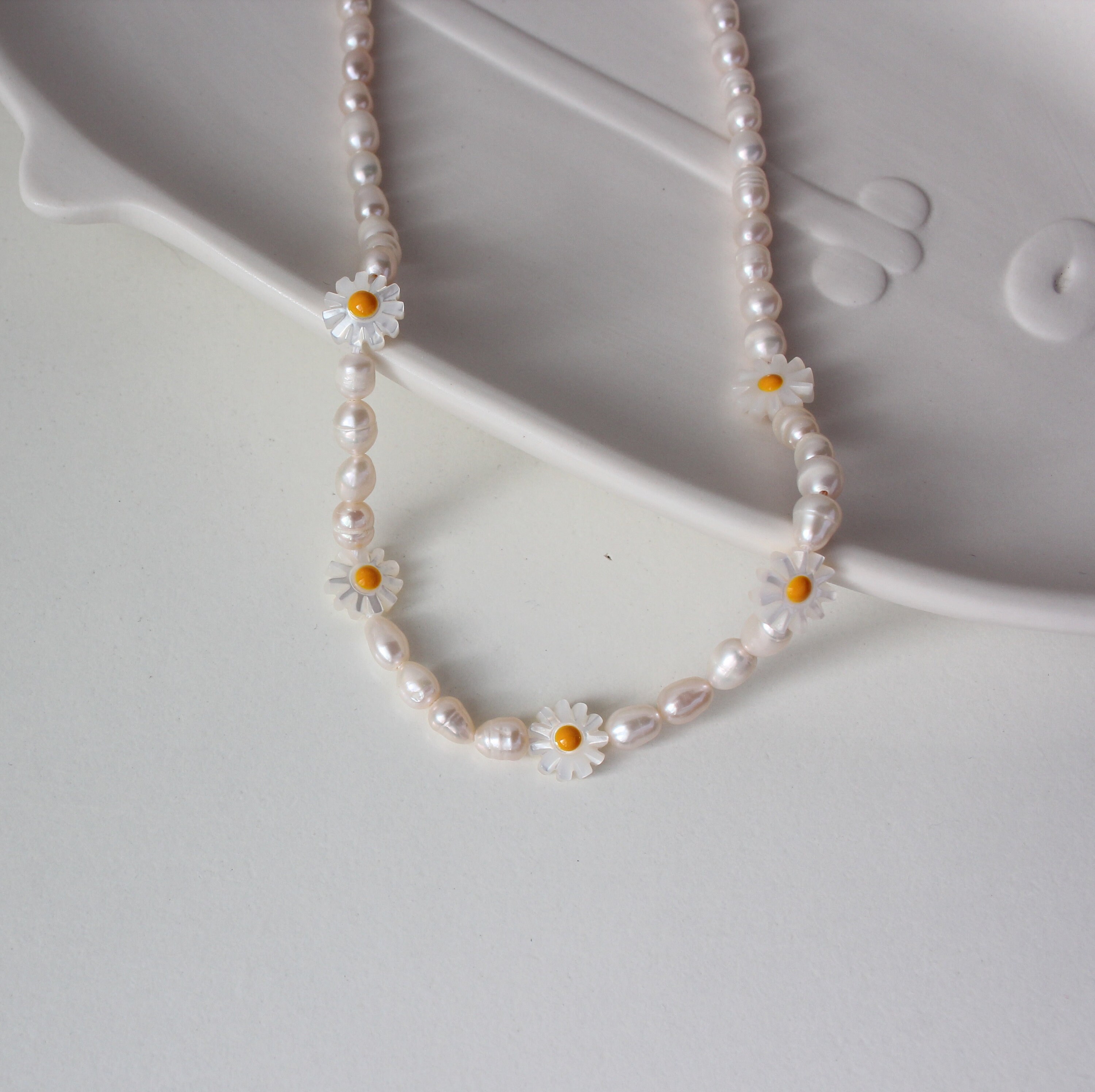ネックレス・ペンダント Daisy and Pearl Necklace (6mm) Daisy Pearl Necklace, White Baroque Pearl & Daisy Necklace