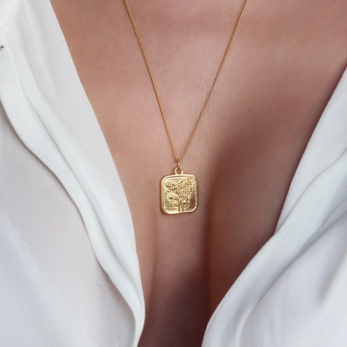 Gold necklace square pendant Clearance