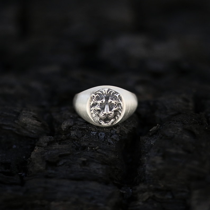 Round Lion Head Signet Ring