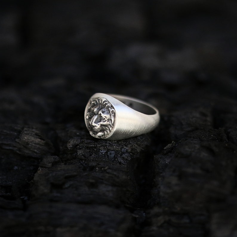 Round Lion Head Signet Ring