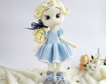 Jolie poupée princesse au crochet, décoration de chambre d'enfant au crochet, poupée de chiffon en peluche faite main