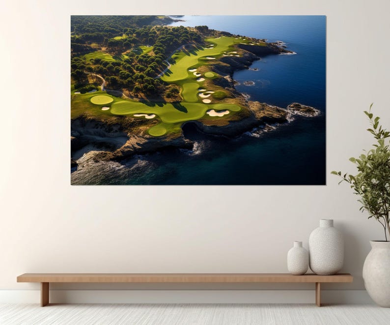 Impressão em tela de campo de golfe à beira-mar, arte de parede de golfe, decoração de resort de golfe, presente para jogador de golfe, decoração de parede de clube de golfe, emoldurada e pronta para pendurar imagem 1