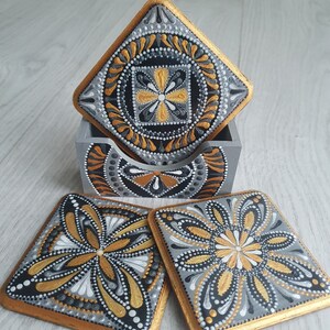 Ensemble de dessous de verre chauds - dessous de verre de café - peinture pour la maison - dessous de verre baroque en bois - cadeau de femme au foyer - dessous de verre de café