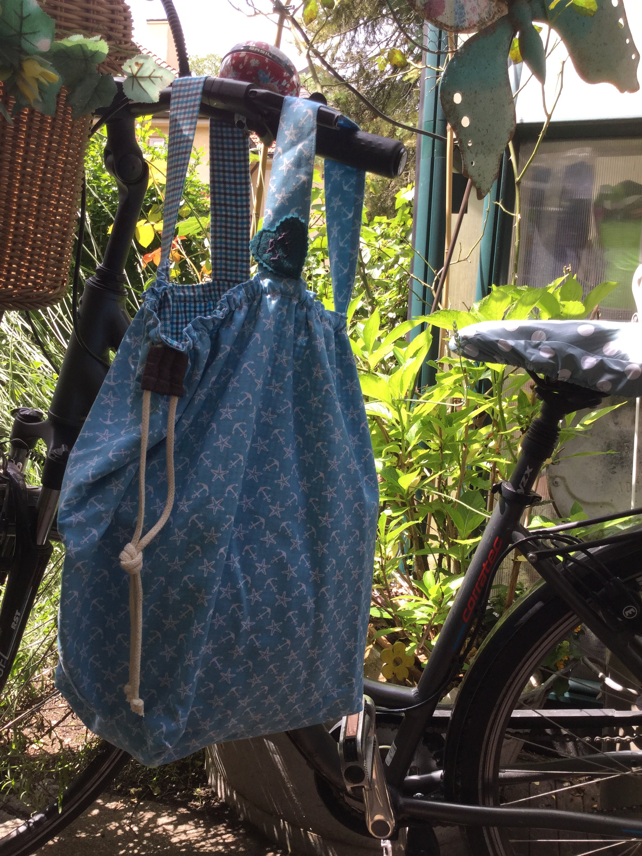 Bicycle basket bag with matching saddle covers