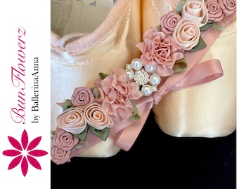 BunFlowerz Ballet Pink Jewel BunWrap (Ballettwrap, floraler Haarteil, Roségoldene Haarkrone, Brötchenkranz, Haargirlande, Brötchennadel)