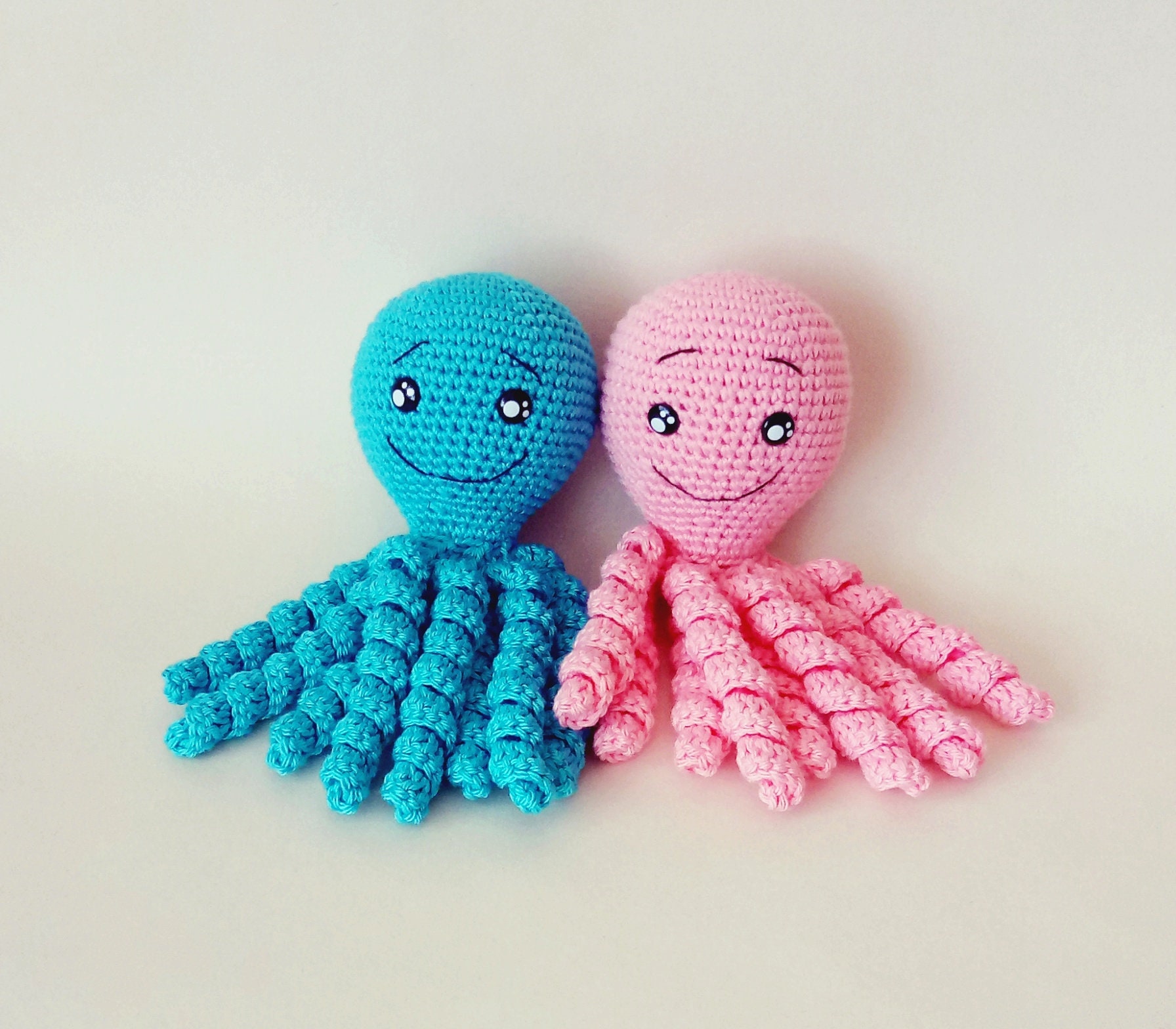 Осьминожки из пряжи связать. Вязание крючком осьминожка. Осьминожки из пряжи связать. Осьминожки из пряжи связать. Амигуруми осьминожка перевертыш.