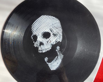 Skully – Stencil on Vinyl - Artwork Foulques de Boixo ( the dancer)
