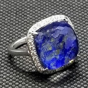 14k solid white gold ring with 0.32 ct. SI1 clarity, G color natural brilliant diamonds & 11.40 ct. 14x14 mm cushion shape natural lapis.