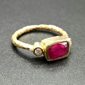 14k solid yellow gold hammered ring with 0.09ct. SI1 clarity, G color natural brilliant diamonds & 1.50ct. 7x5mm cushion shape natural Ruby.