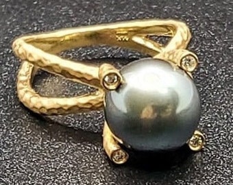 14k solid yellow gold hammered split shank ring with 0.08 ct. SI1, G color natural brilliant diamonds & 10 mm natural Tahitian black pearl.