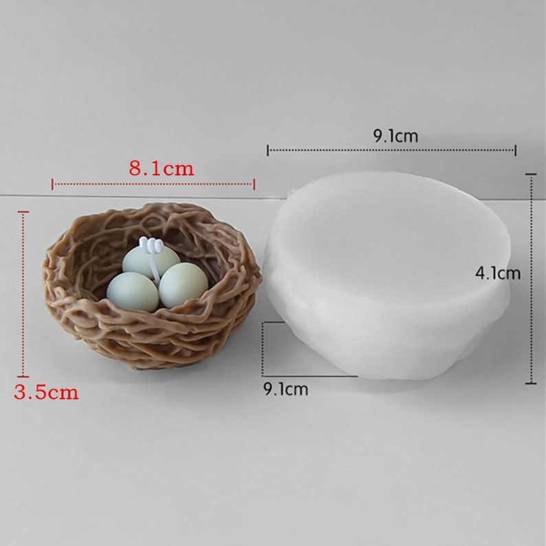 Puede incluir: Un molde de silicona para hornear un nido de p&aacute;jaro con tres huevos. El molde mide 9,1 cm de ancho y 4,1 cm de alto. El nido mide 8,1 cm de ancho y 3,5 cm de alto.