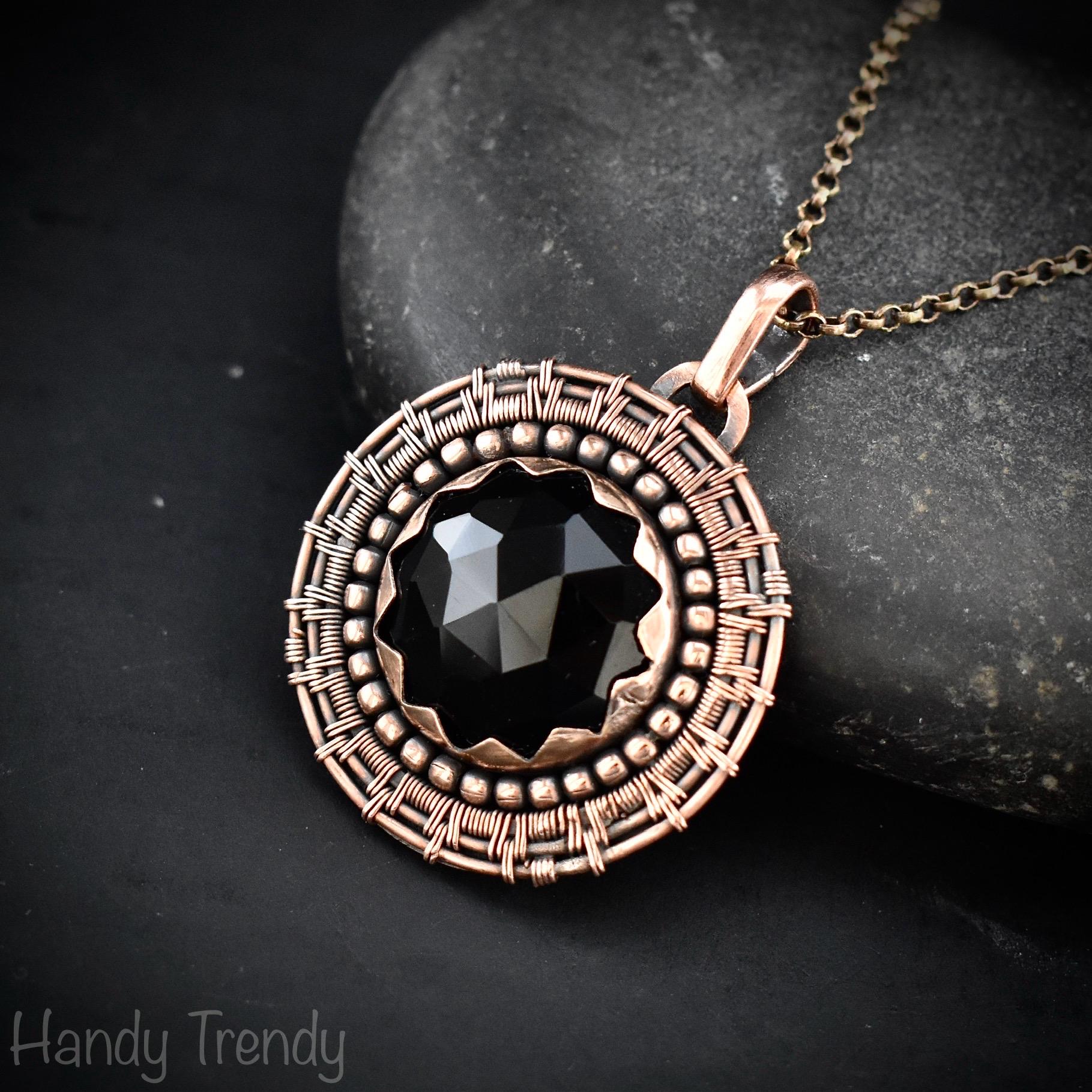 ネックレス　エネルギー入り Black Onyx Wheel Pendant, Copper Endless Wire Wrapped
