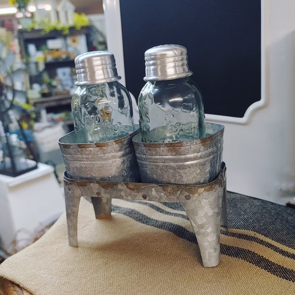 Rustic salt and pepper shakers, blue ball jar salt and pepper set, farmhouse style kitchen table decor, washtubs, mini washtub set