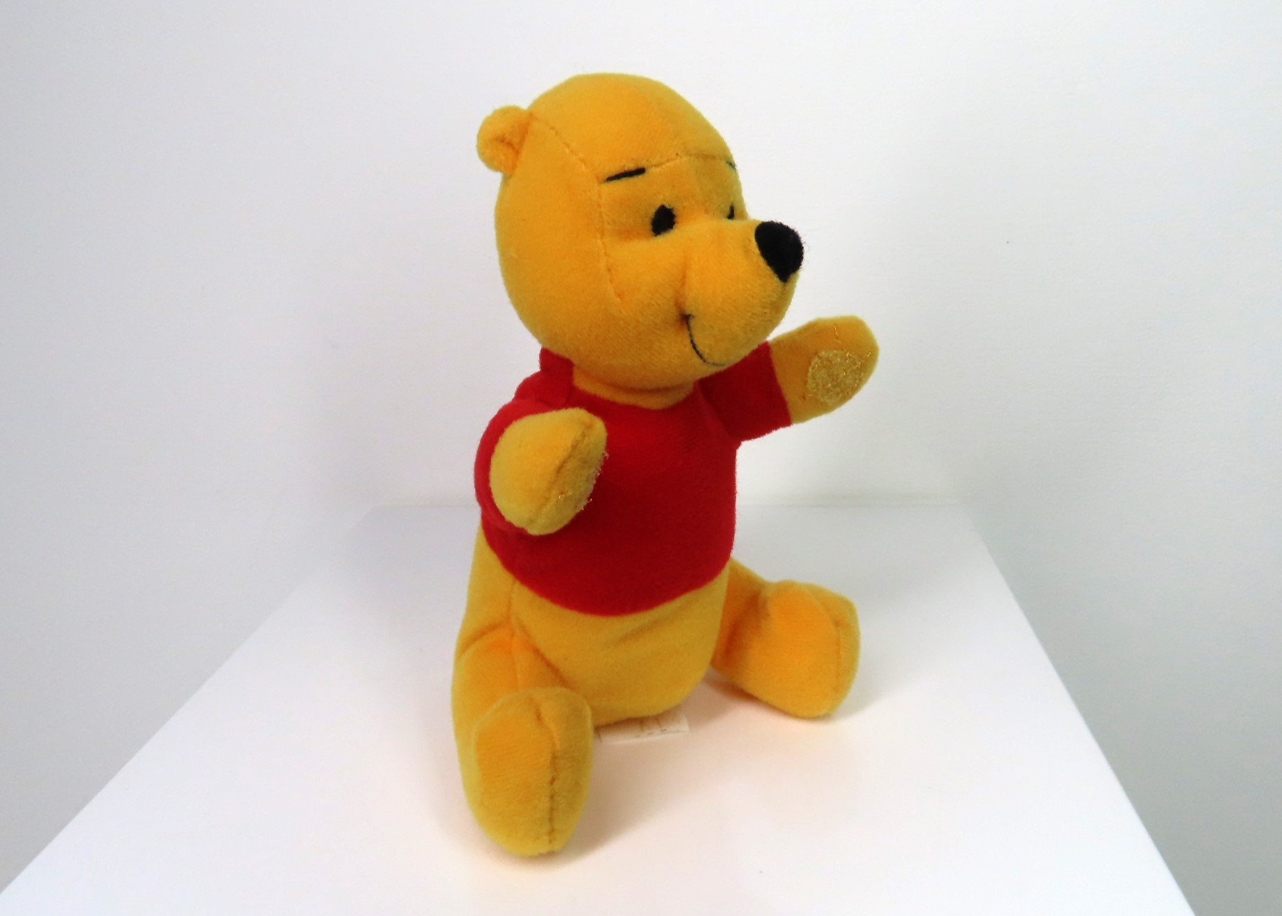 2000 年製のヴィンテージのプーさんのぬいぐるみ。 - Etsy 日本