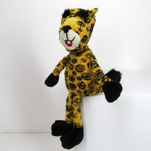 A vintage late 1990s Jellycat Jungle Jiver leopard soft toy plush.