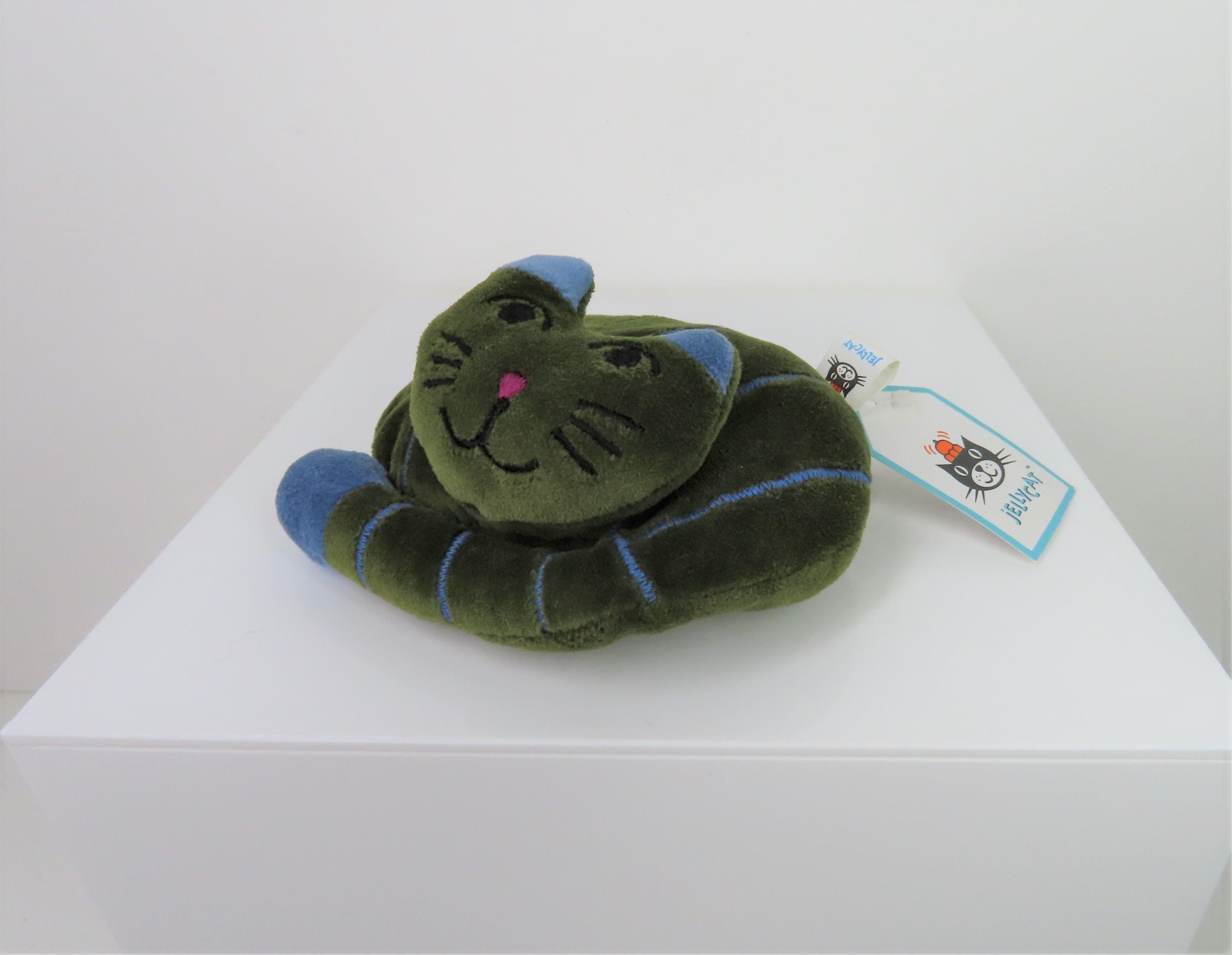 Une peluche Jellycat Cat Nap vintage avec étiquette balançoire