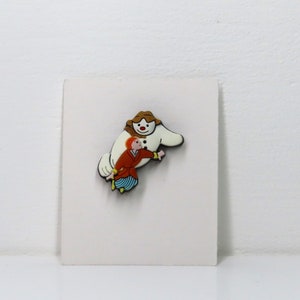 Ein Raymond Briggs The Snowman Pin Anstecker.