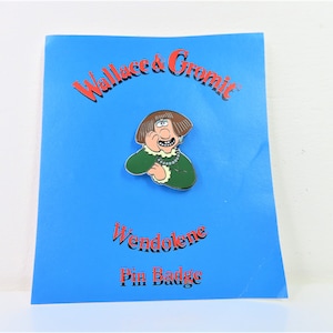 A vintage 1990s Wendolene enamelled pin brooch.