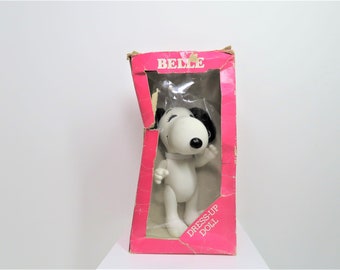 Un millésime des années 1970 - 80 Snoopy Belle 'Dress Up Doll'.
