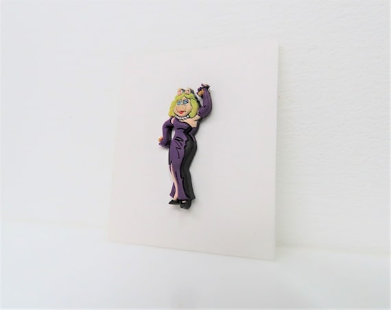 A vintage 2001 Miss Piggy Muppet show pin.  Jim H… - image 2