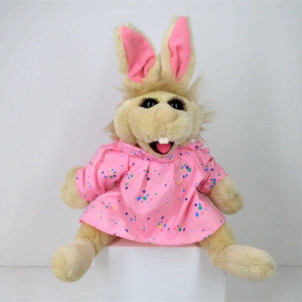 A super rare vintage 1987 Jim Henson Twitch Bunny puppet, Tales of the bunny picnic plush by Applause.  Bean bunny.