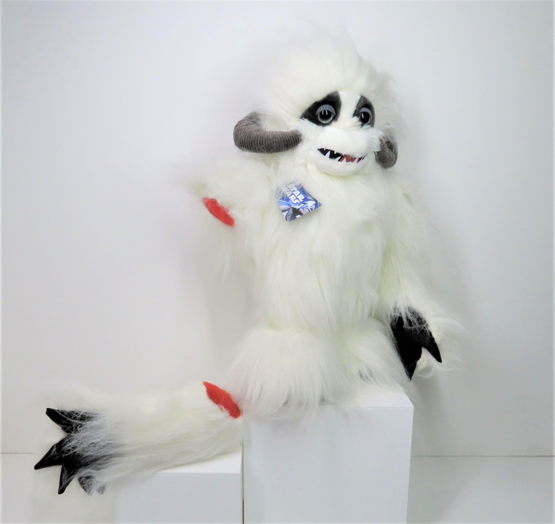 A Star Wars Wampa Large 17 Inch Plush. Limited Edition. Star