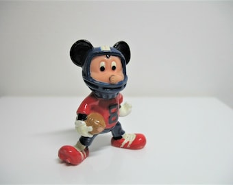Una figura vintage de jugador de fútbol americano de Mickey Mouse de la década de 1990.
