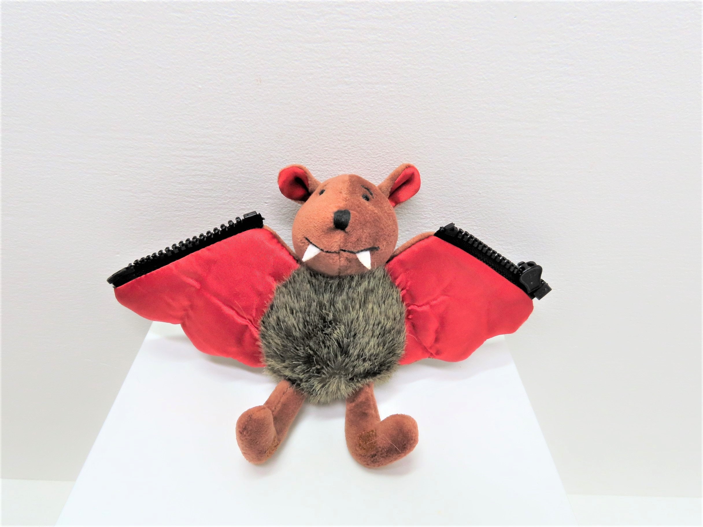  Zappy Batty Bat 廃盤 コウモリ ぬいぐるみ Vintage 1999 Jellycat Zappy Batty Bat Plush. - Etsy