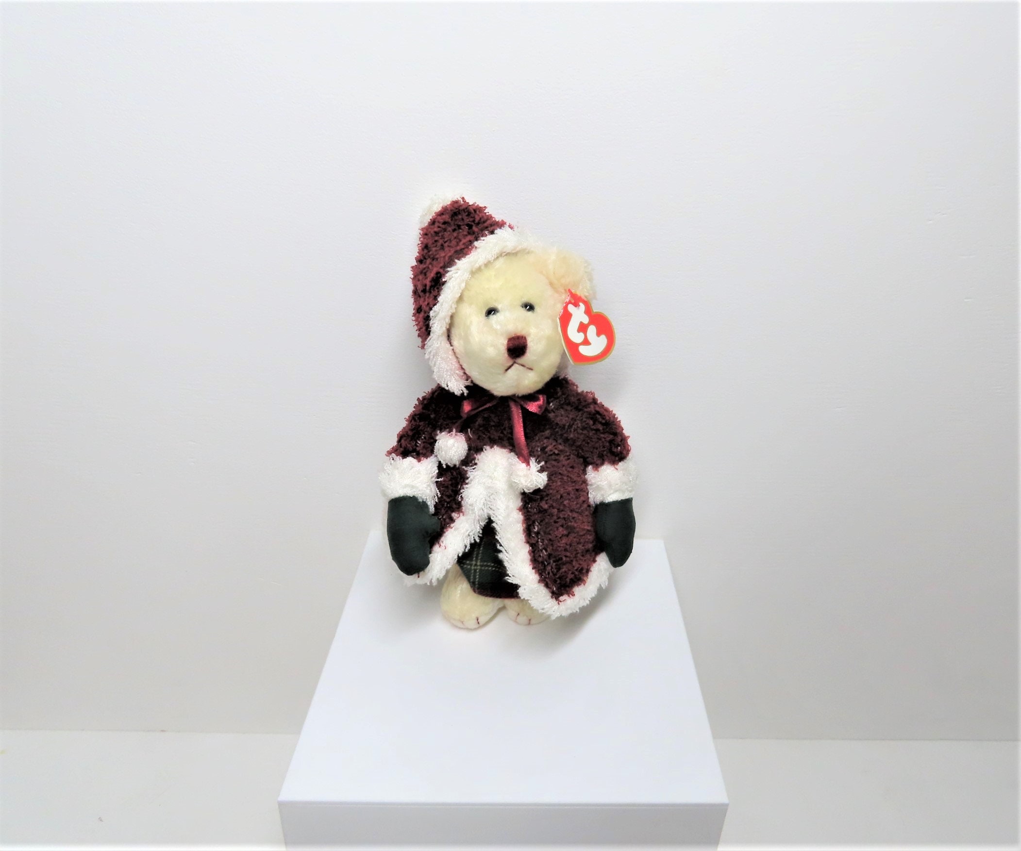 Vintage 2000 TY Attic Treasures Beanie Babies Mrs Santa bear, Mrs Clause, santa clause, santa girl.