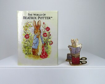 Broche Vintage Lapins Sur Un Banc - Modèle Potter Style Rétro - Occasion