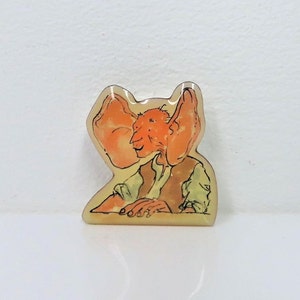 A vintage 2001 Roald Dahl The BFG enamelled pin.