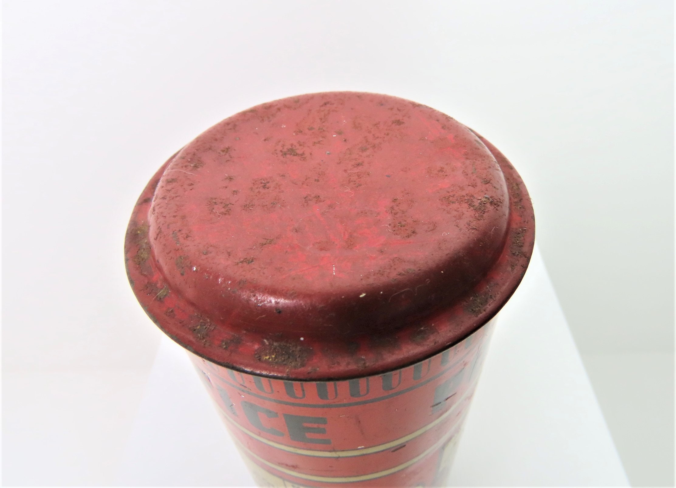 1930 年代のビンテージ ミッキー マウス郵便局ブリキ貯金箱。プルート