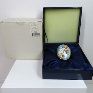 Ein Vintage 2003 Raymond Briggs The Snowman emaillierte Trinket-Box. mit original Präsentationsbox und Umkarton.