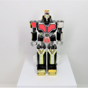 A vintage 1991 Power Rangers Jetman Jet Garuda, Chojin Sentai, Bandai.  Low price due to missing wings.