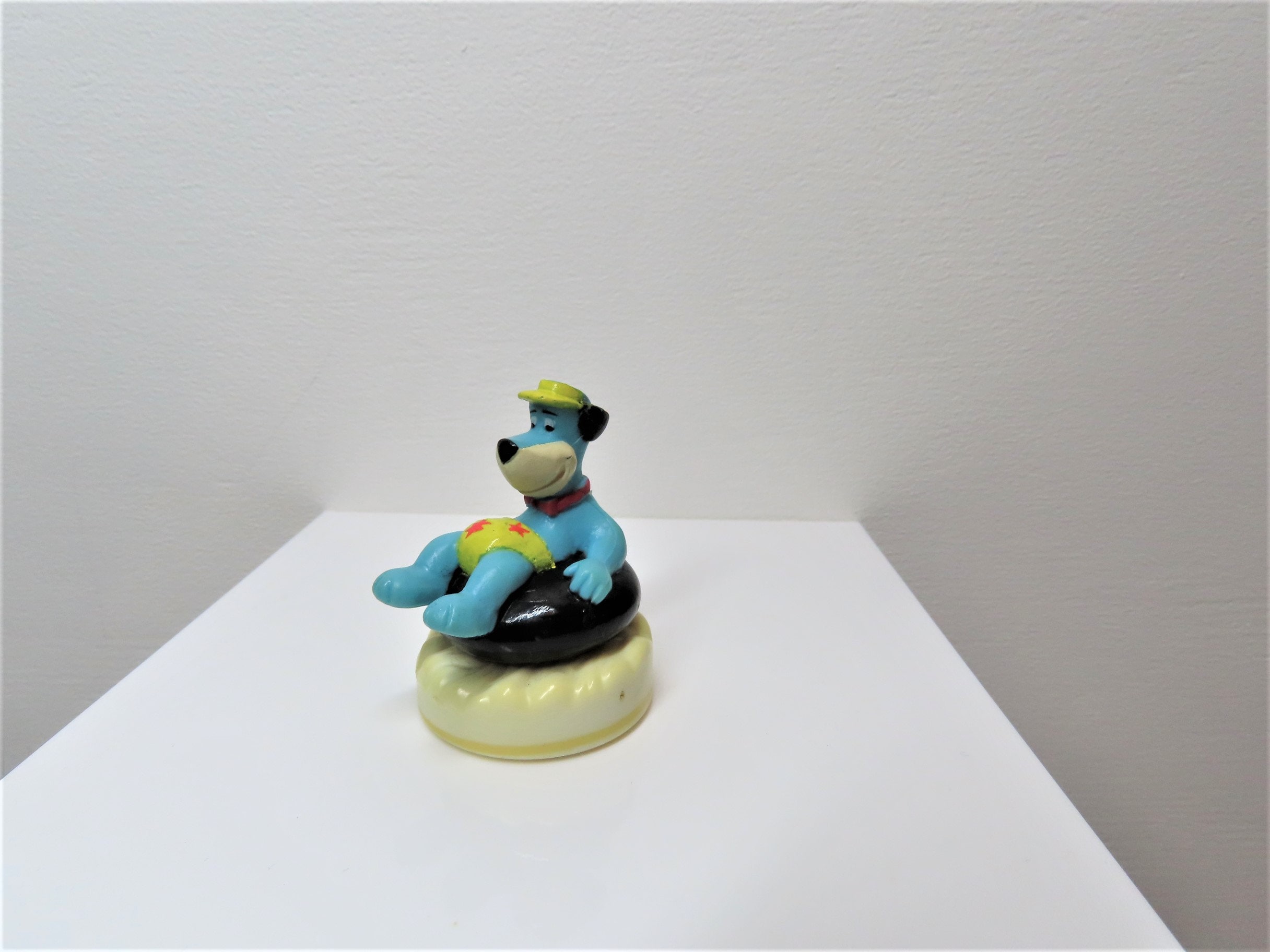 Vintage 1990s Hanna-barbera Huckleberry Hound Roll Along Toy. - Etsy