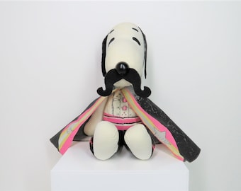 A vintage 1970s Snoopy magician rag doll soft toy.  Snoopy wizard soft toy.  Vintage Snoopy toy.