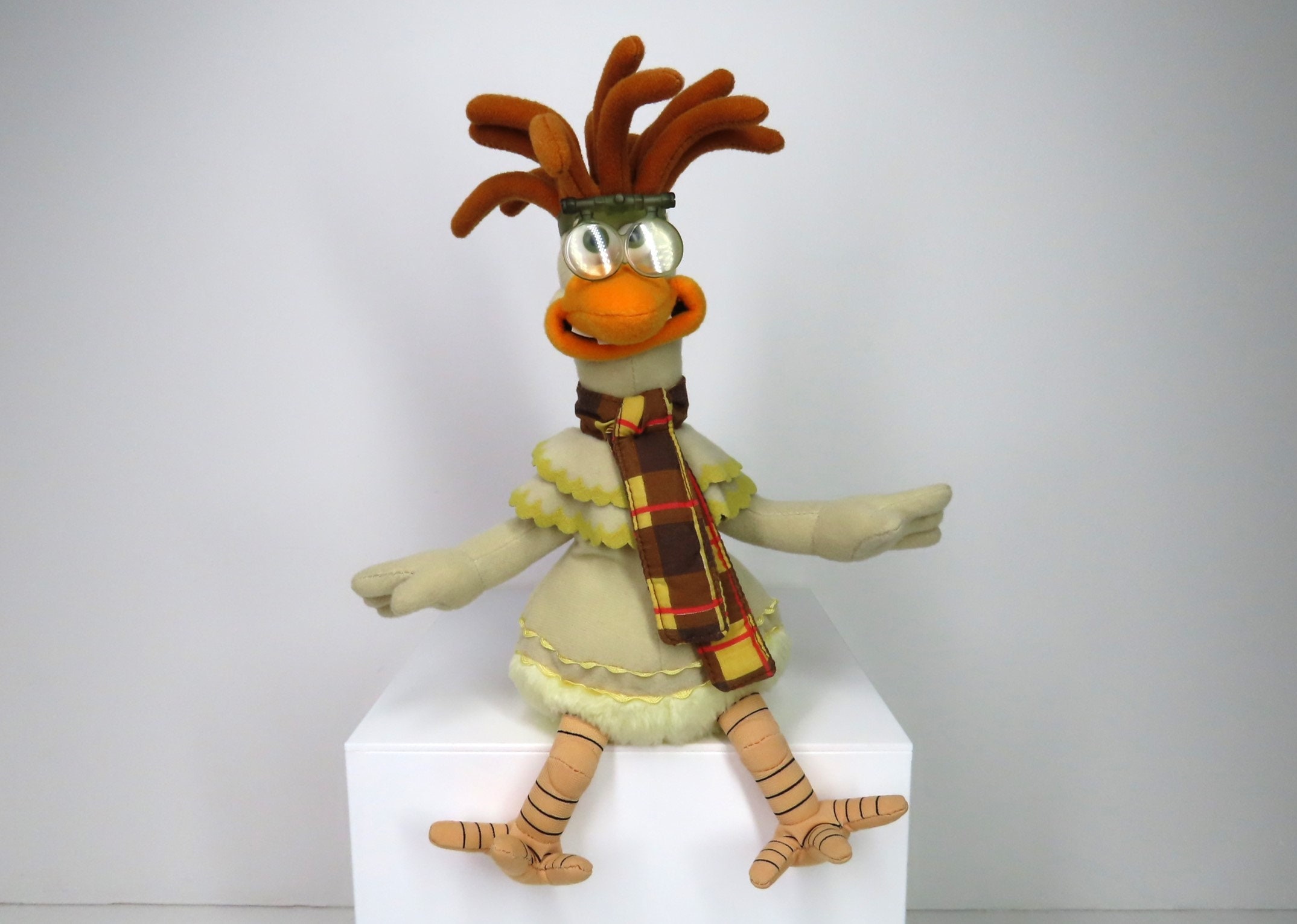 A Vintage 2000 Chicken Run Mac the Brains Hen Plush Toy, Desk Pal