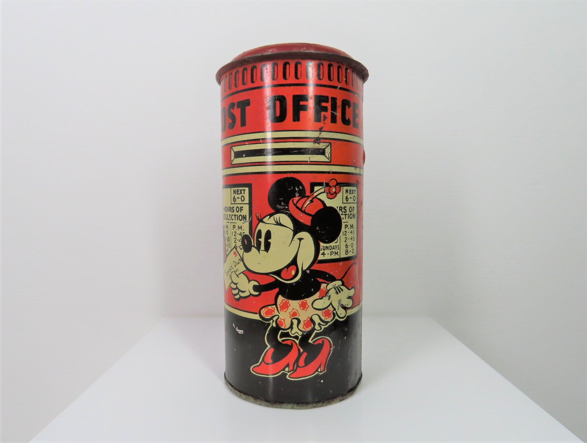 1930年代　ミッキー　貯金箱 1930 年代のビンテージ ミッキー マウス郵便局ブリキ貯金箱。プルート