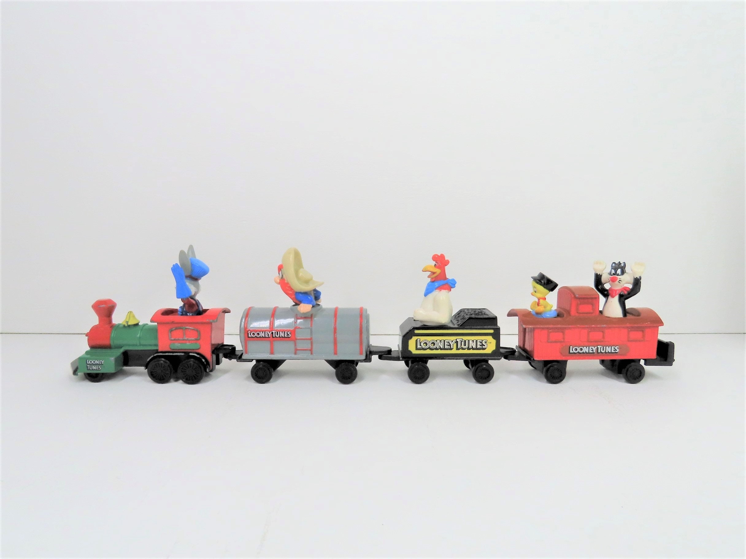 LOONEY TUNES ルーニー・テューンズ ダイキャストメタルトレイン 列車 A Vintage 1989 Looney Tunes Train. Bugs Bunny, Foghorn Leghorn