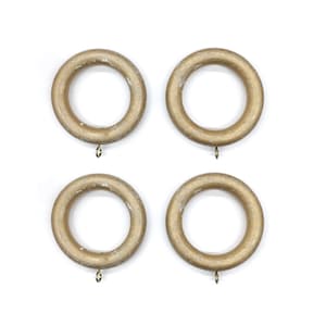 Puede incluir: Juego de cuatro anillos de cortina dorados con un diseño sencillo. Cada anillo tiene un pequeño gancho para colgar cortinas.