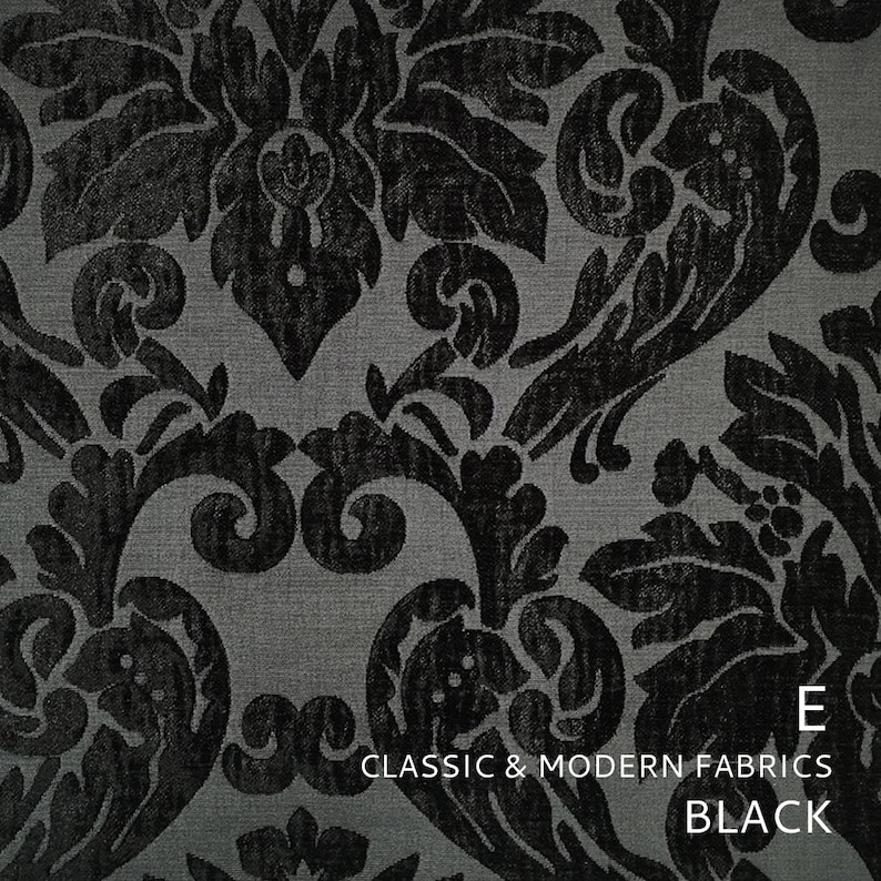 Puede incluir: Tela damasco negra con un dise&ntilde;o cl&aacute;sico y moderno. La tela tiene un brillo sutil y una mano suave. Classic & Modern Fabrics BLACK.
