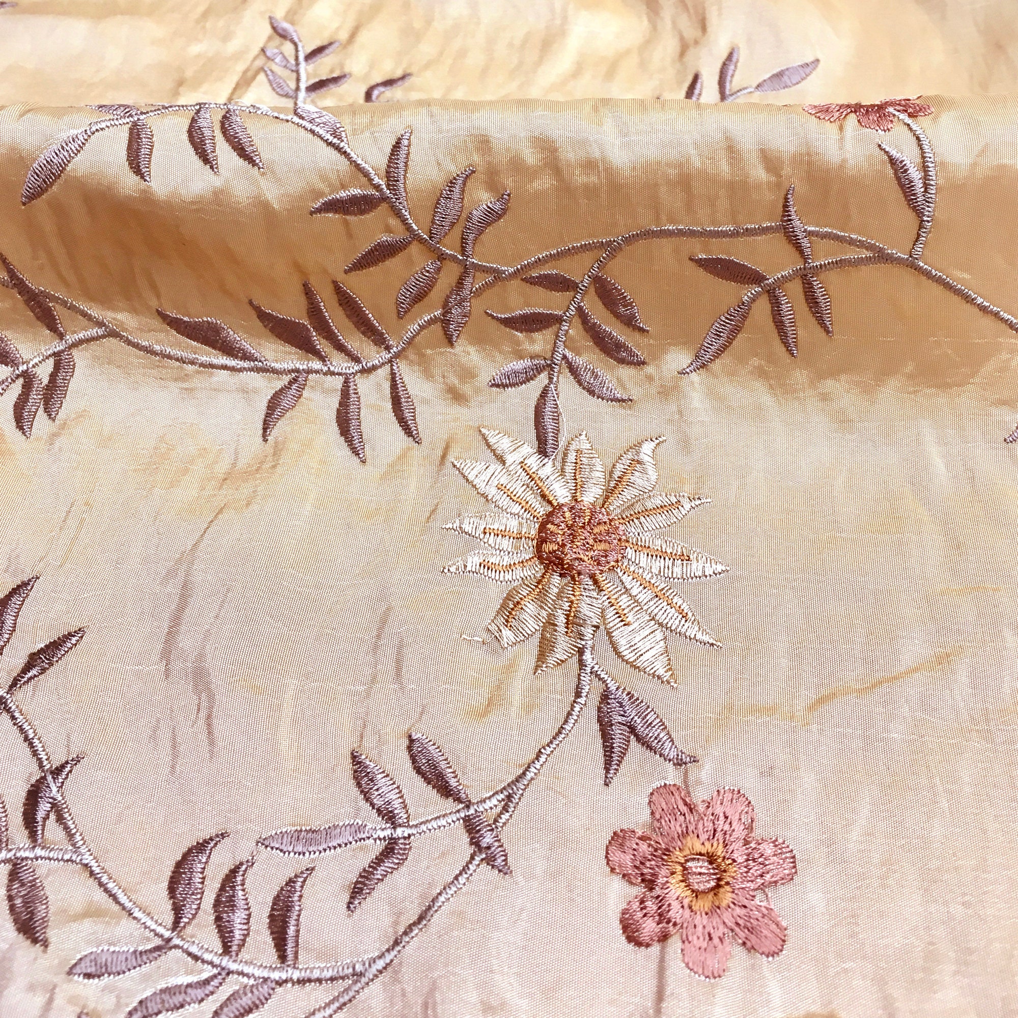 Jeans skinny con fiori ricamati