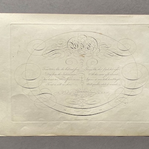 Puede incluir: Una impresión en blanco y negro de un diseño caligráfico con un poema en el centro. El poema dice: "El ingenio verdadero es como la llama brillante que surge de la mente humana, que posee dos poderes en uno, actuar y brillar." El diseño está rodeado de florituras ornamentadas.