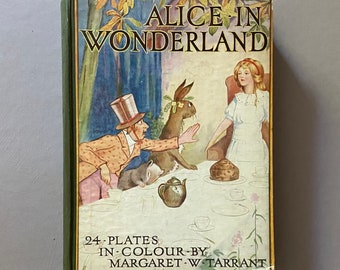 Les Aventures d'Alice au pays des merveilles. Par Lewis Carroll. Avec 24 planches en couleurs de Margaret W. Tarrant. Ward, Lock & Co. Publié dans les années 1920.