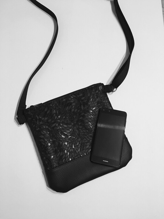 small black crossbody purse